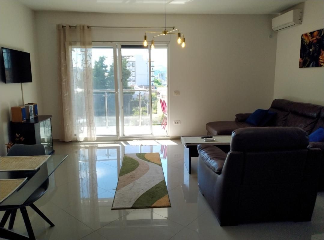 Appartement à Šušanj, Monténégro, 78 m² - image 1
