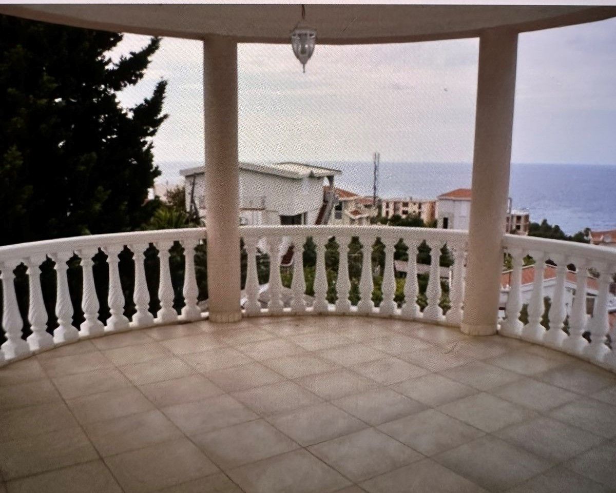 Haus in Dobra Voda, Montenegro, 300 m² - Foto 1