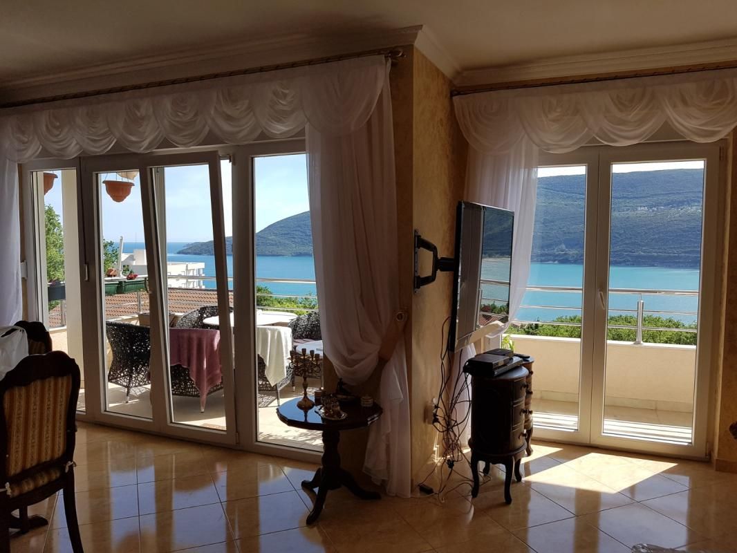 Appartement à Herceg-Novi, Monténégro, 120 m² - image 1
