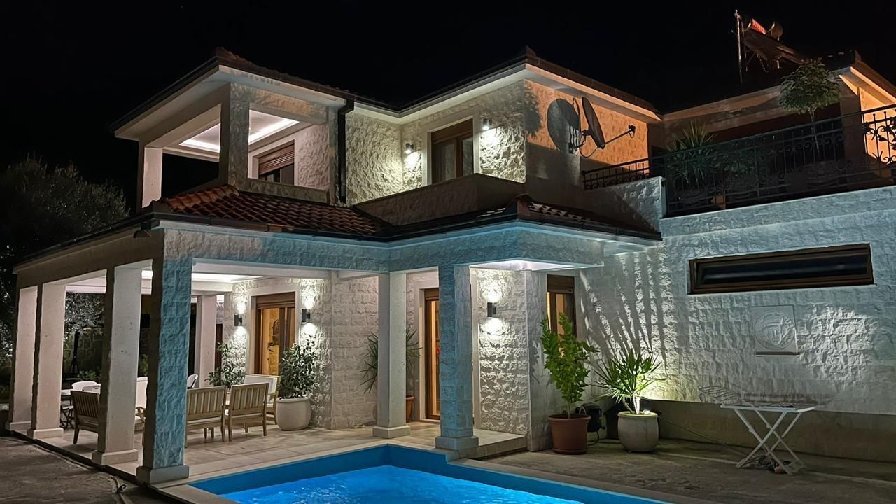 House in Bar, Montenegro, 360 m² - picture 1