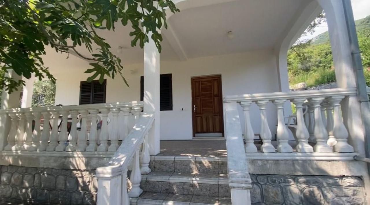 Maison à Lastva, Monténégro, 48 m² - image 1