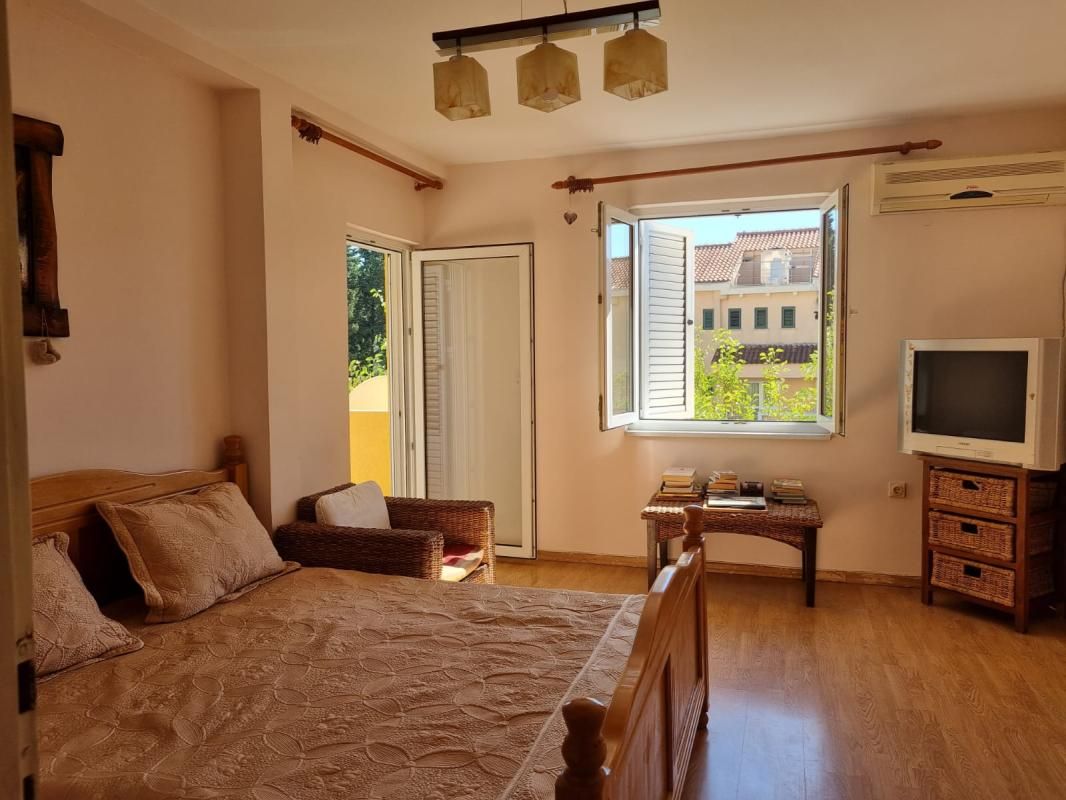 Flat in Petrovac, Montenegro, 64 m² - picture 1