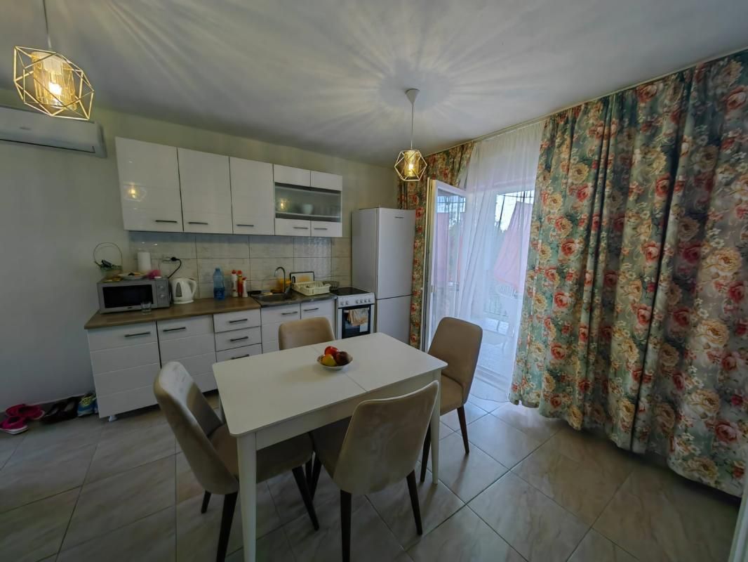Casa en Dobra Voda, Montenegro, 200 m² - imagen 1