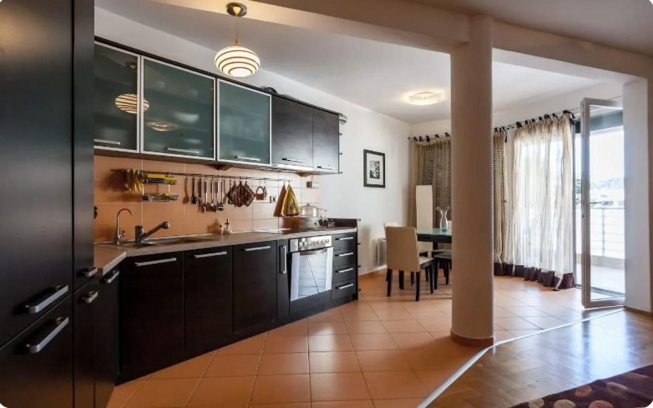 Piso en Petrovac, Montenegro, 91 m² - imagen 1