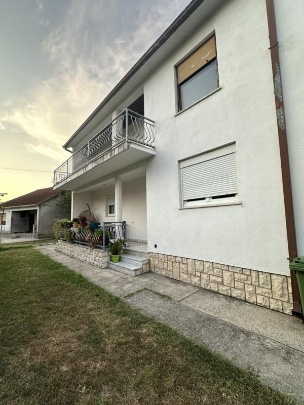 Haus in Danilovgrad, Montenegro, 130 m² - Foto 1