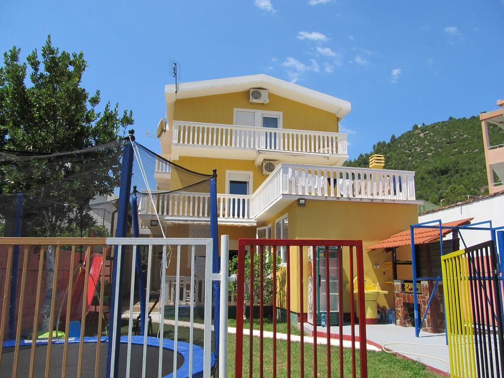 Haus in Sutomore, Montenegro, 220 m² - Foto 1