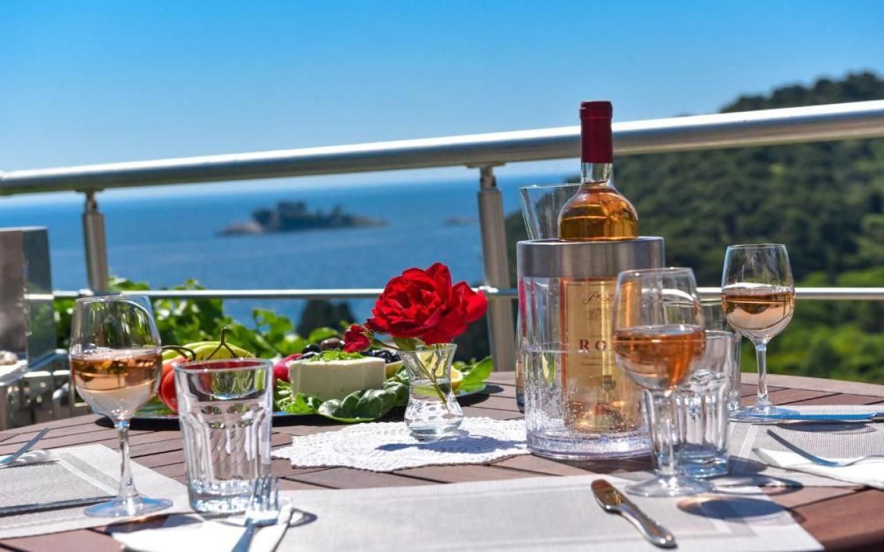 Flat in Petrovac, Montenegro, 111 m² - picture 1