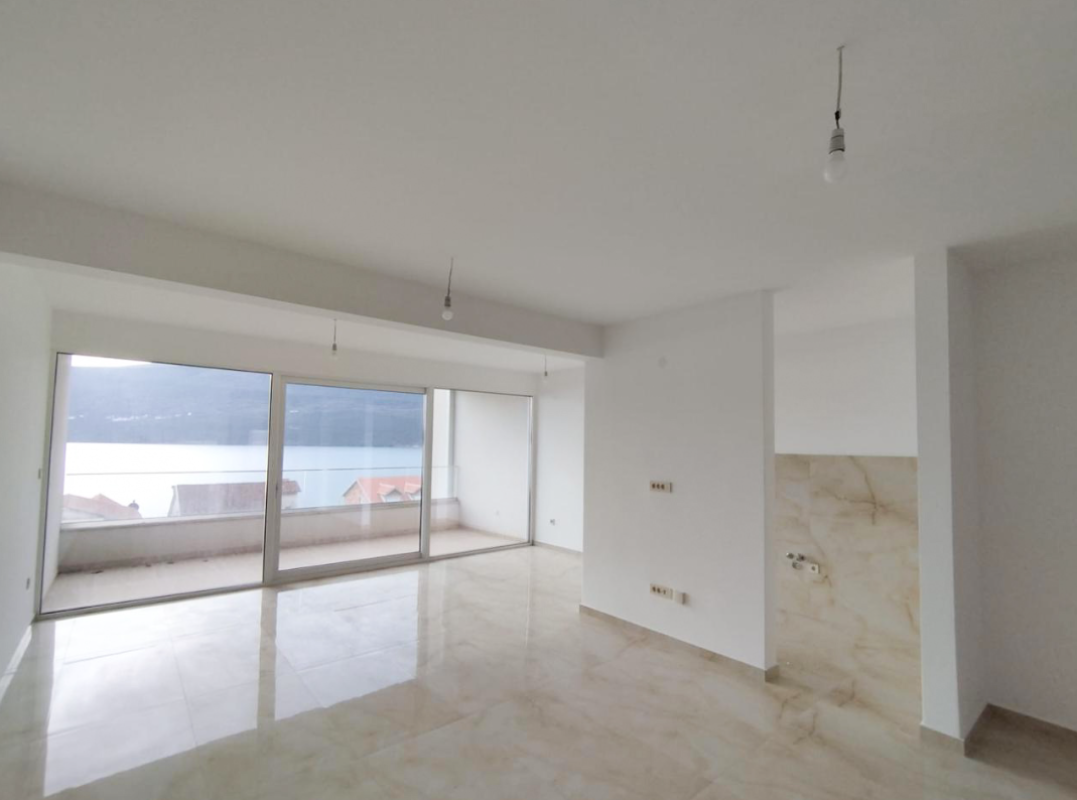 Wohnung in Baosici, Montenegro, 91 m² - Foto 1