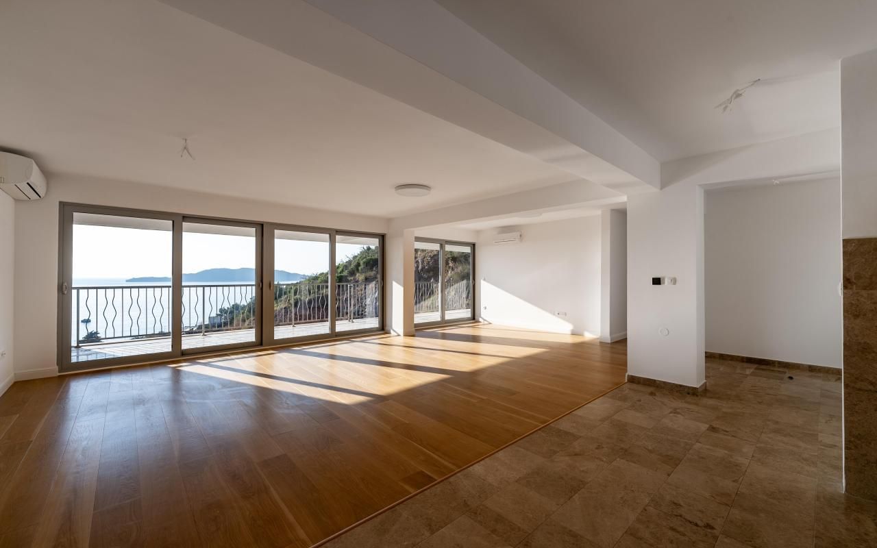 Piso en Przno, Montenegro, 160 m² - imagen 1