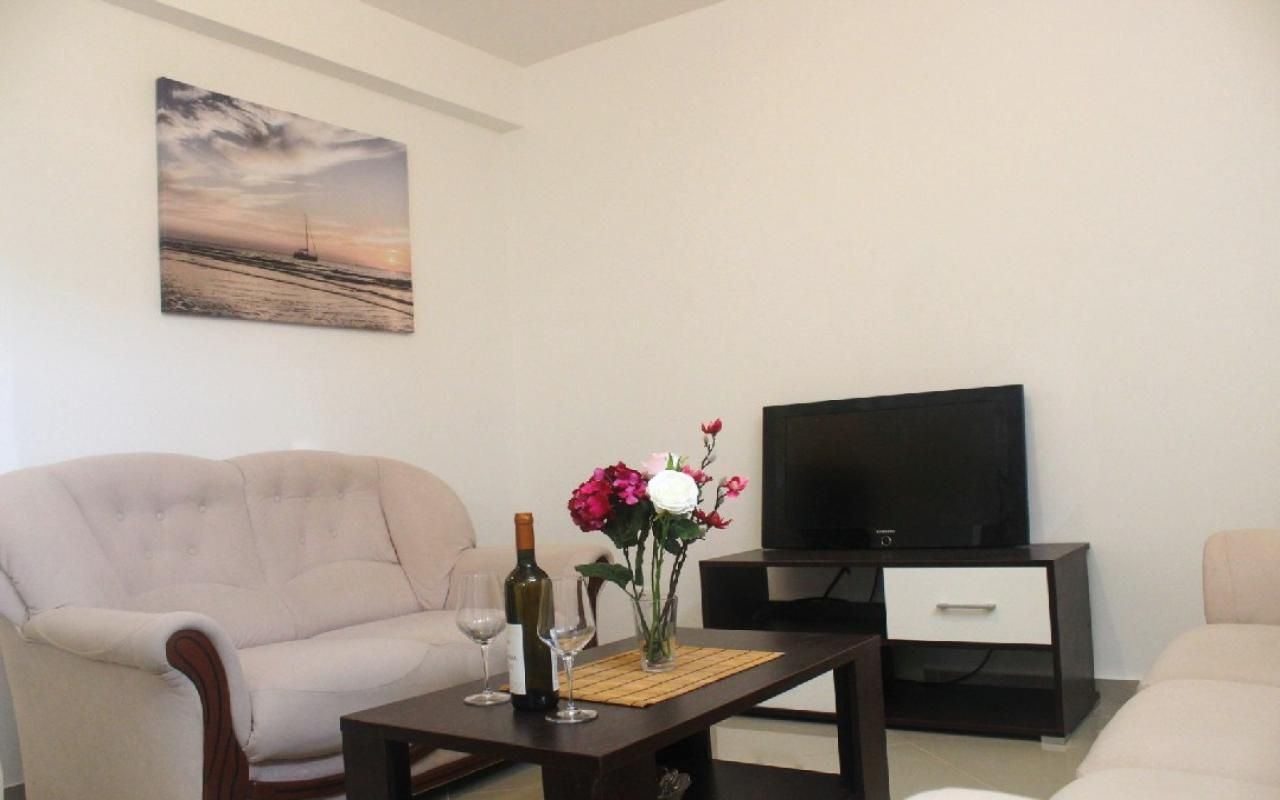 Flat in Sutomore, Montenegro, 66 m² - picture 1
