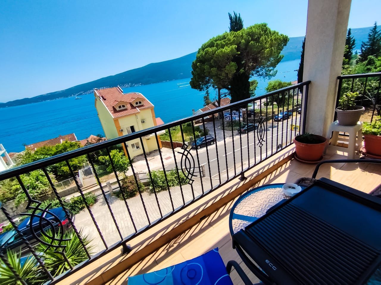Flat in Bijela, Montenegro, 45 m² - picture 1
