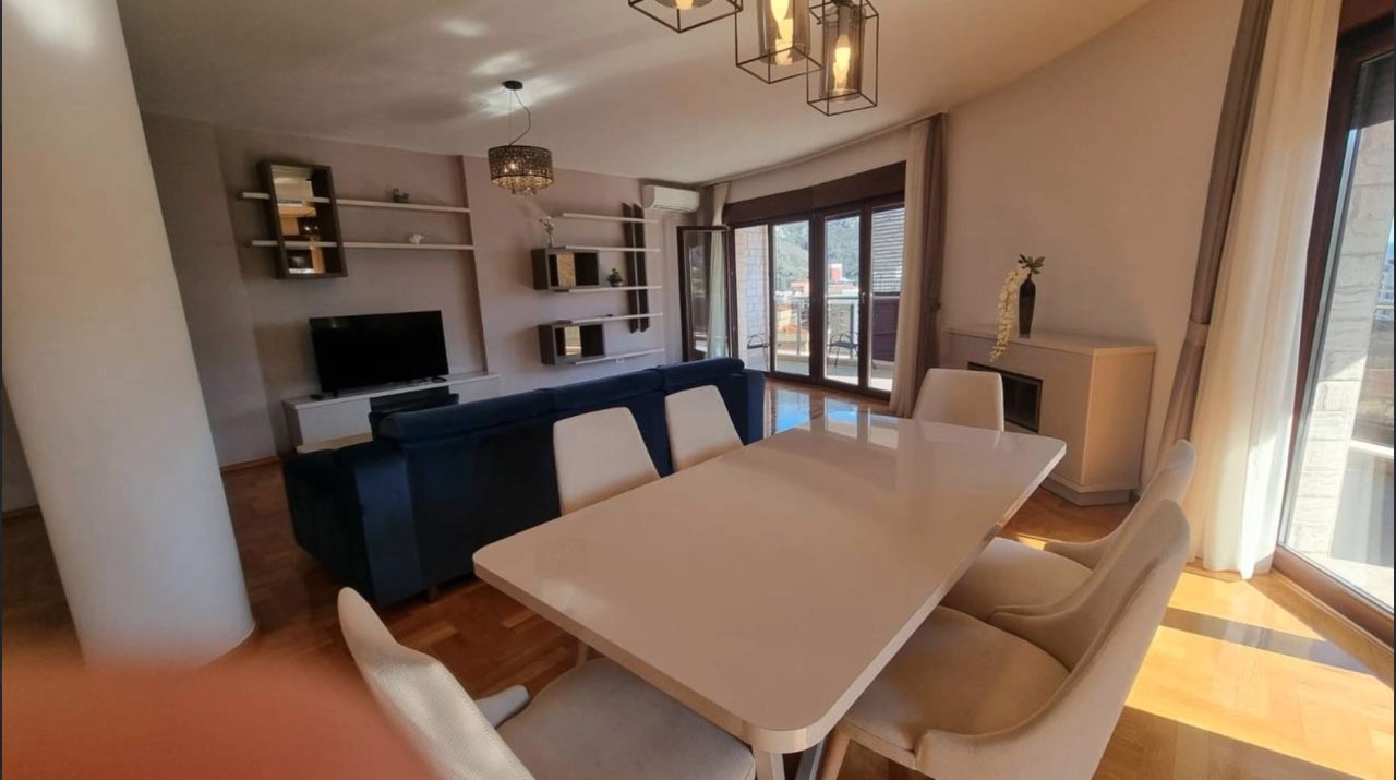 Wohnung in Becici, Montenegro, 130 m² - Foto 1