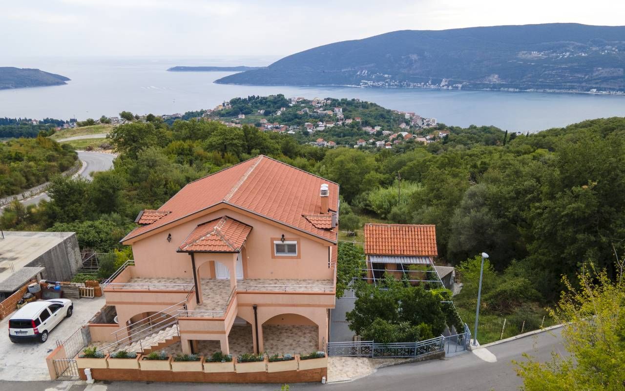 Haus Podi, Montenegro, 360 m² - Foto 1