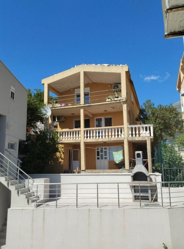 Haus in Dobra Voda, Montenegro, 200 m² - Foto 1