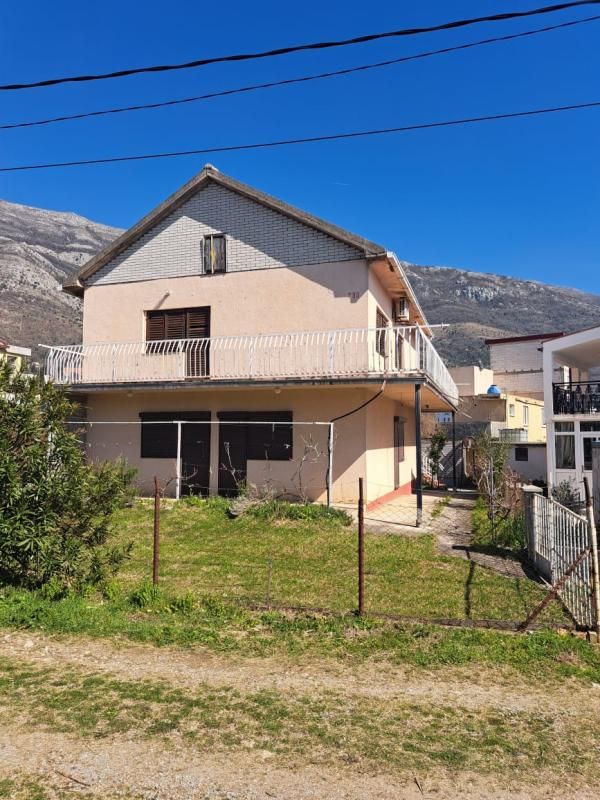 Haus in Sutomore, Montenegro, 200 m² - Foto 1
