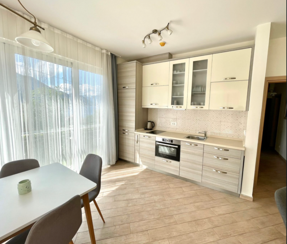 Flat in Dobrota, Montenegro, 90 m² - picture 1