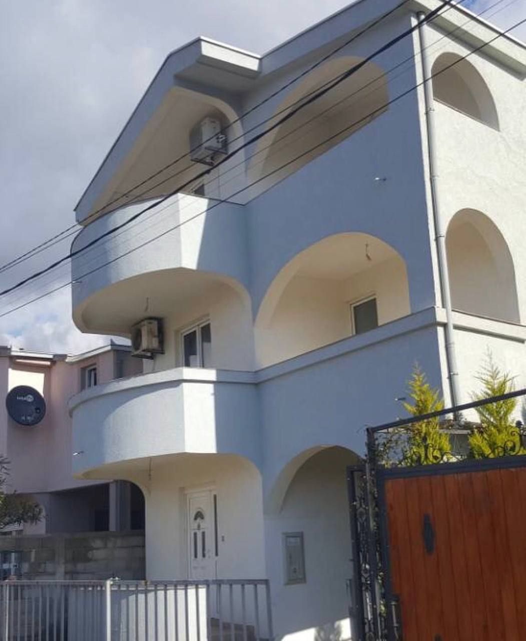 Casa en el Bar, Montenegro, 200 m² - imagen 1