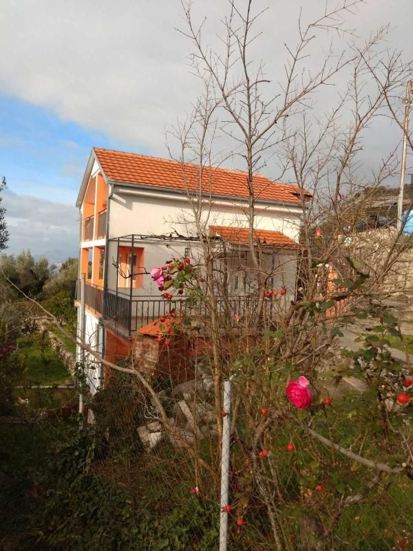 Casa en Dobra Voda, Montenegro, 100 m² - imagen 1