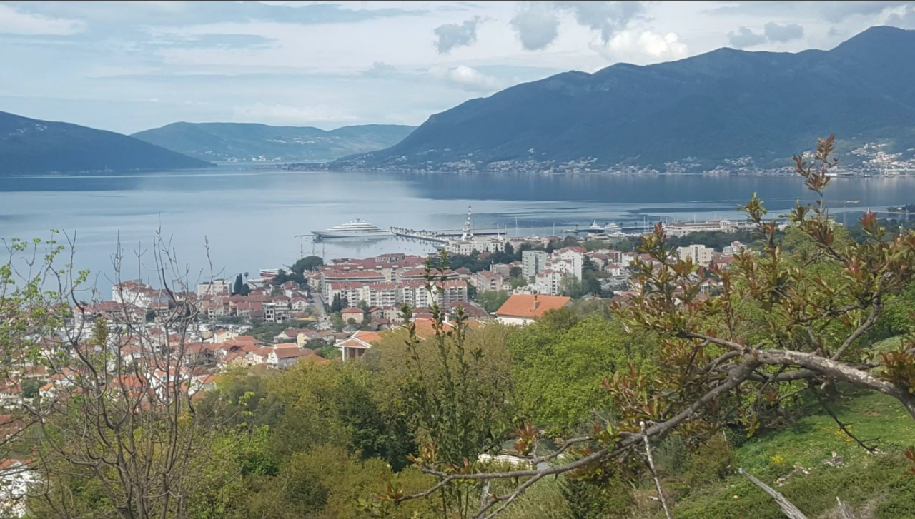 Grundstück in Tivat, Montenegro, 275 m² - Foto 1