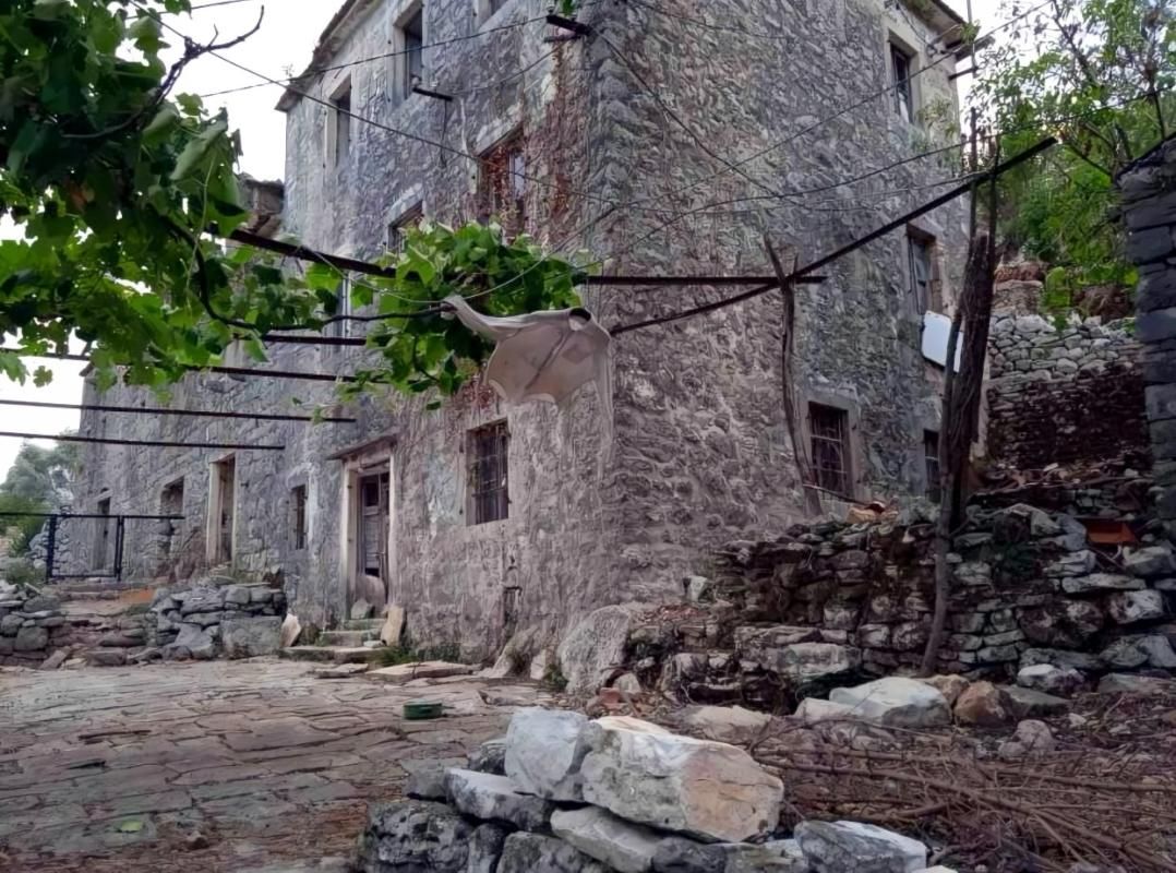 Casa en Stoliv, Montenegro, 186 m² - imagen 1