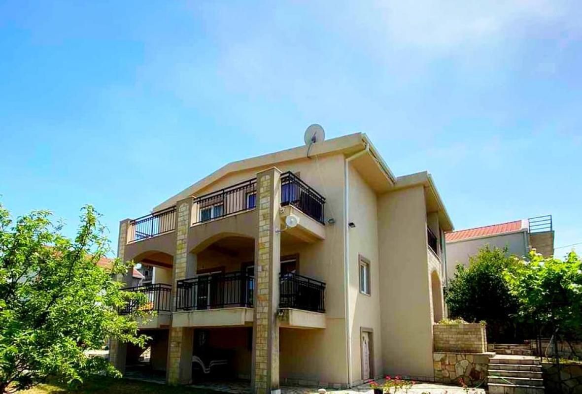 Casa en Dobra Voda, Montenegro, 270 m² - imagen 1