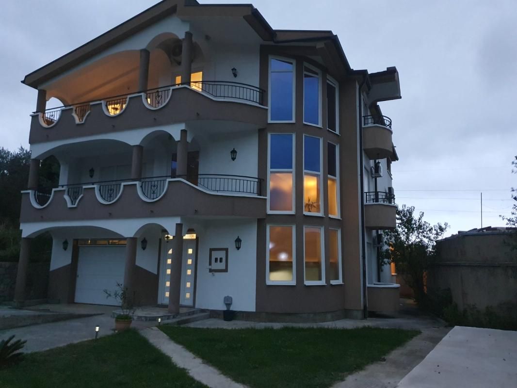 Casa Bjelishi, Montenegro, 450 m² - imagen 1
