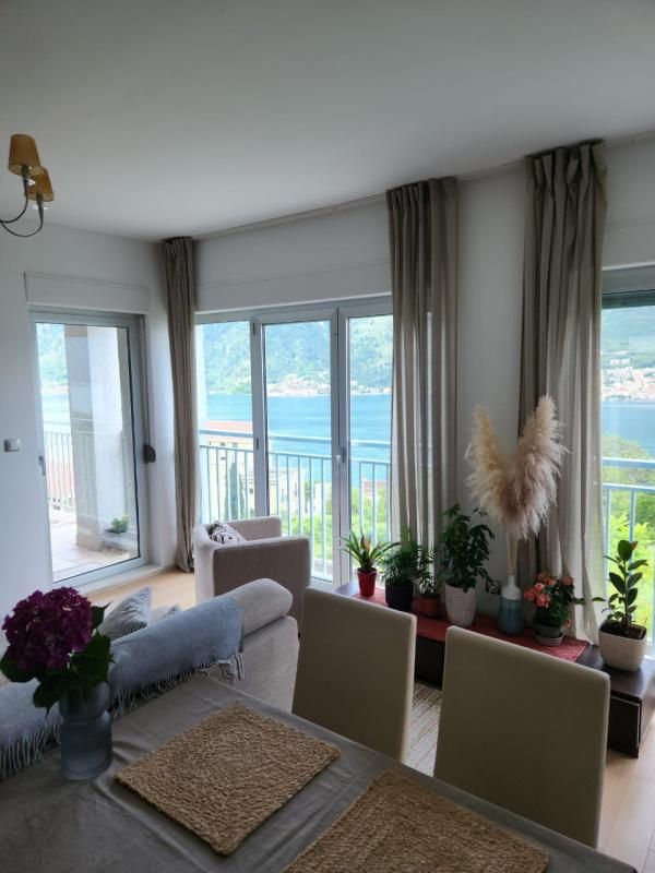 Piso en Dobrota, Montenegro, 74 m² - imagen 1
