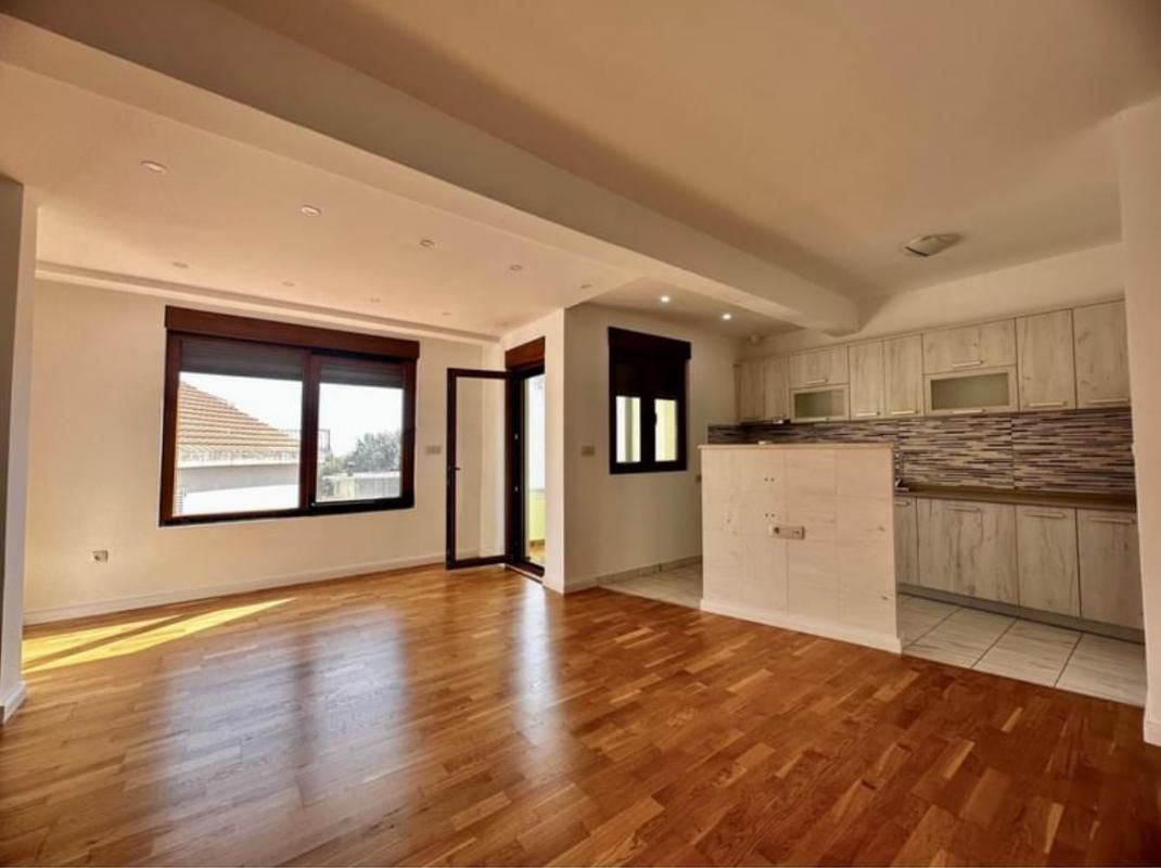 Piso en Budva, Montenegro, 65 m² - imagen 2