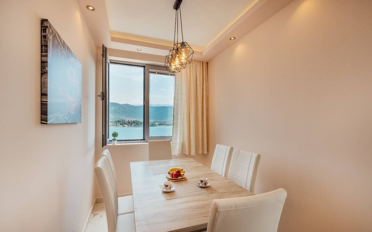 Piso en Tivat, Montenegro, 64 m² - imagen 2
