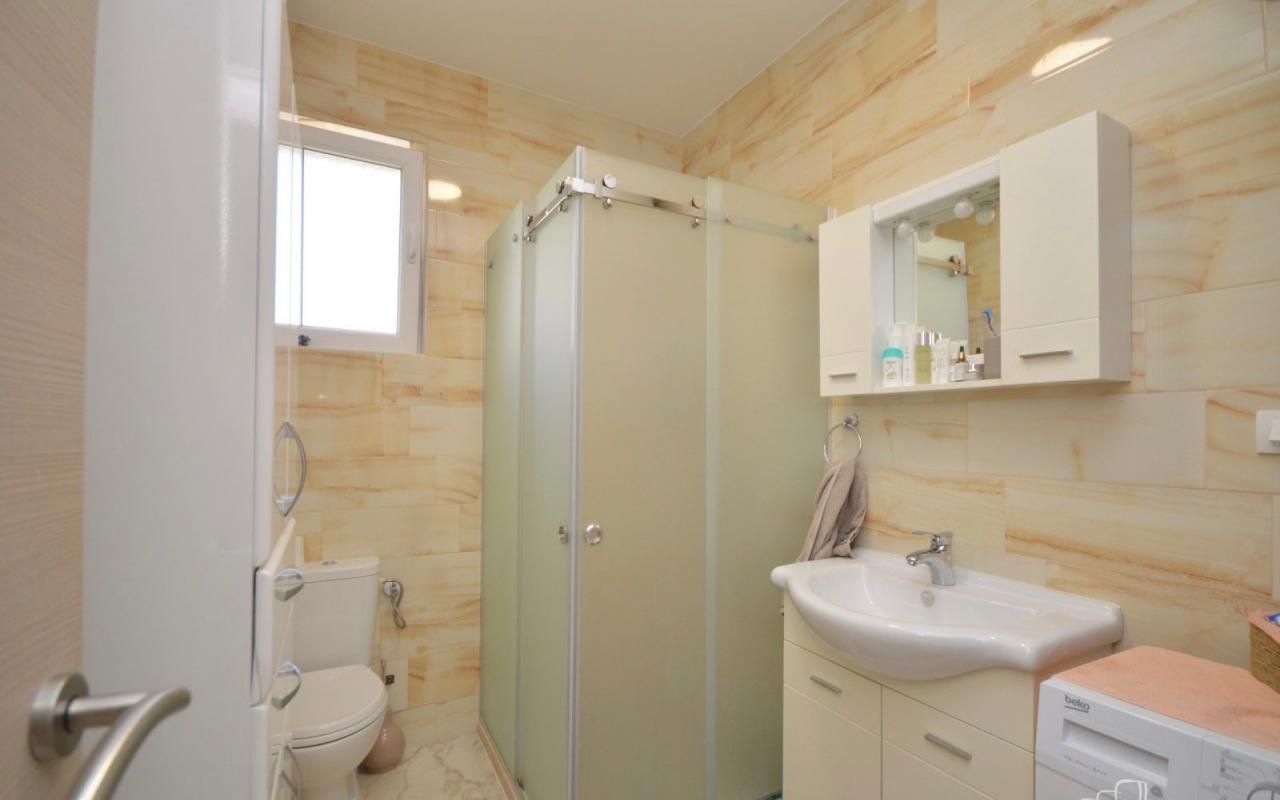 Piso en Tivat, Montenegro, 84 m² - imagen 2