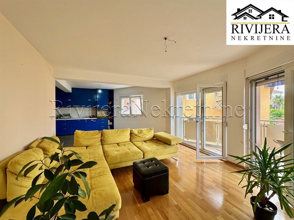 Appartement à Tivat, Monténégro, 81 m² - image 1