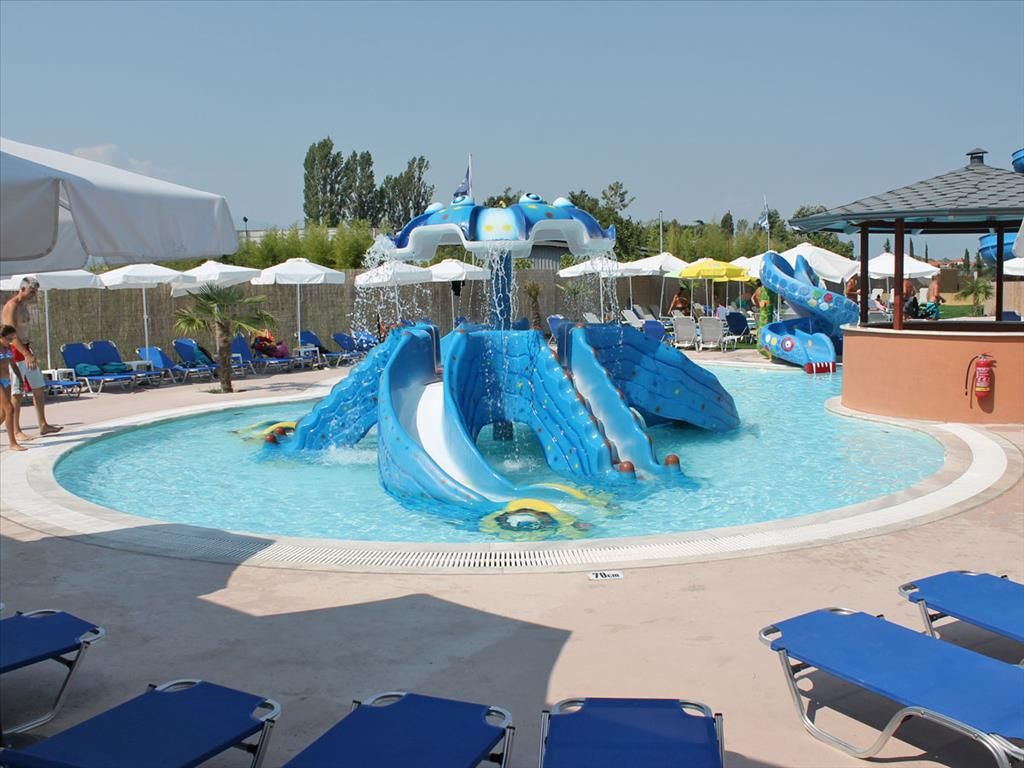 Propiedad comercial en Paralia, Grecia, 5 000 m² - imagen 2