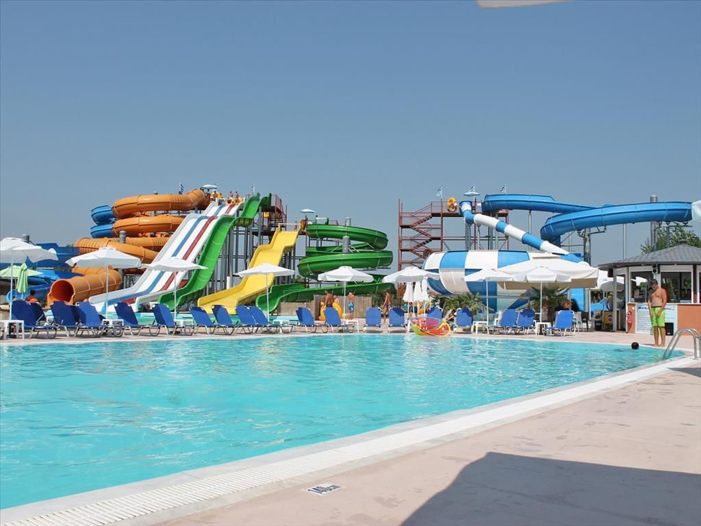 Propiedad comercial en Paralia, Grecia, 5 000 m² - imagen 1