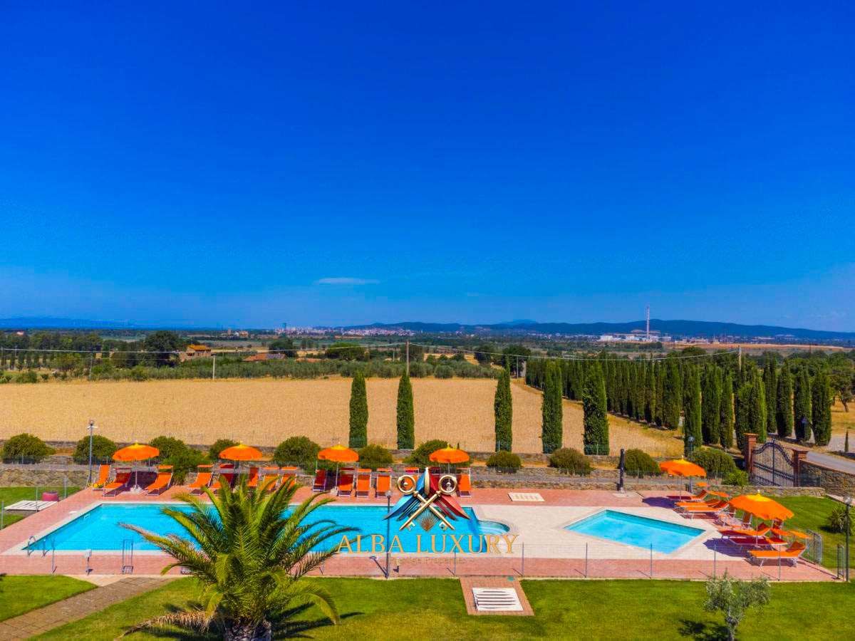 Villa Podere Casolino - Puntone, Italy, 700 m² - picture 1