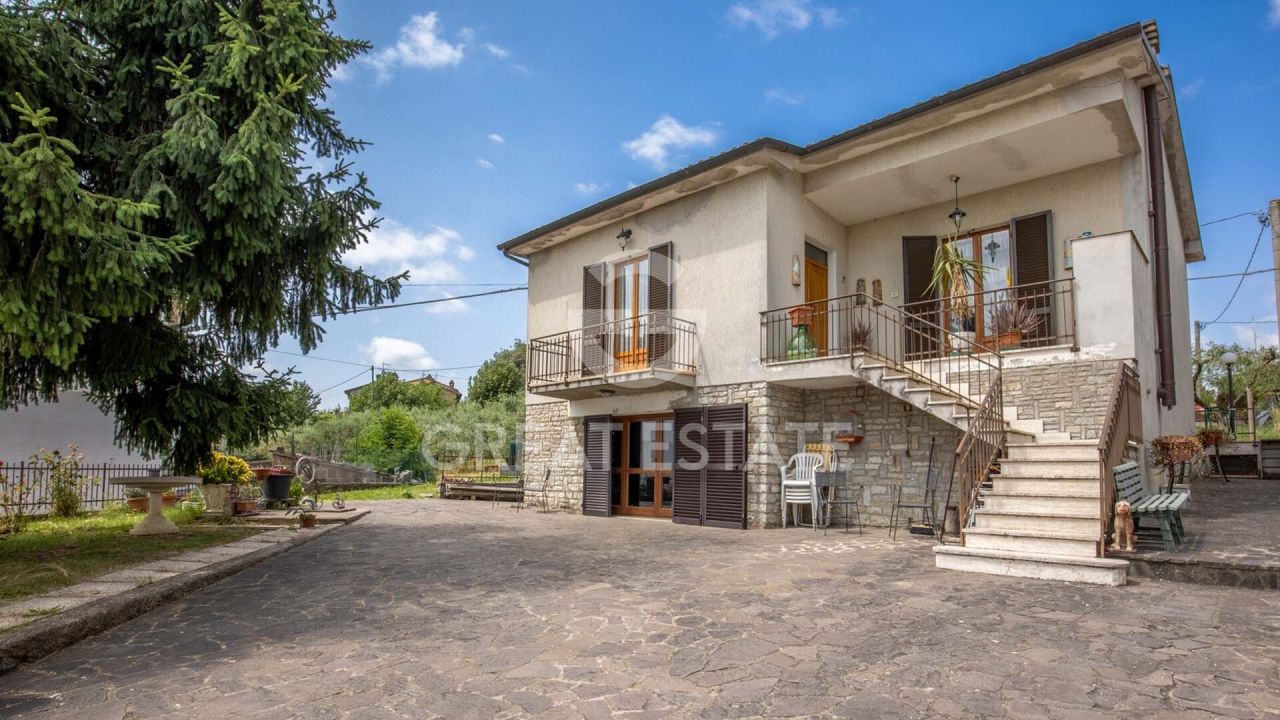 Villa in Castiglione del Lago, Italy, 210.25 m² - picture 1