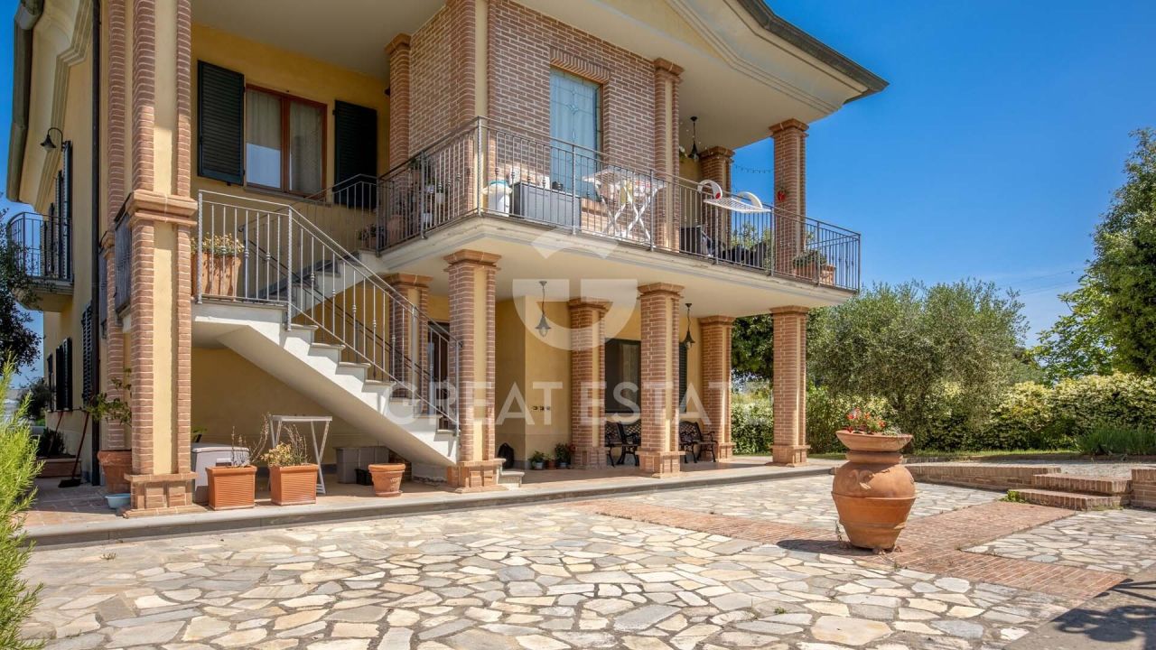 Villa in Castiglione del Lago, Italy, 300 m² - picture 2
