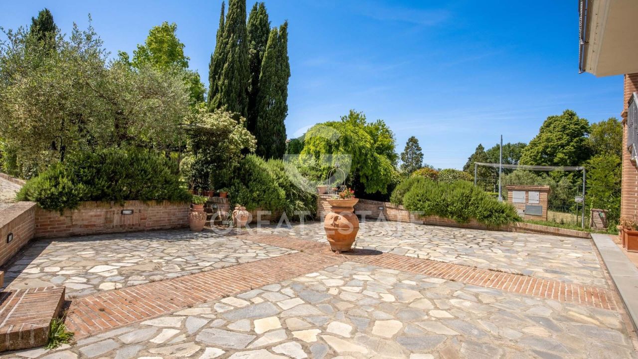 Villa in Castiglione del Lago, Italy, 300 m² - picture 6