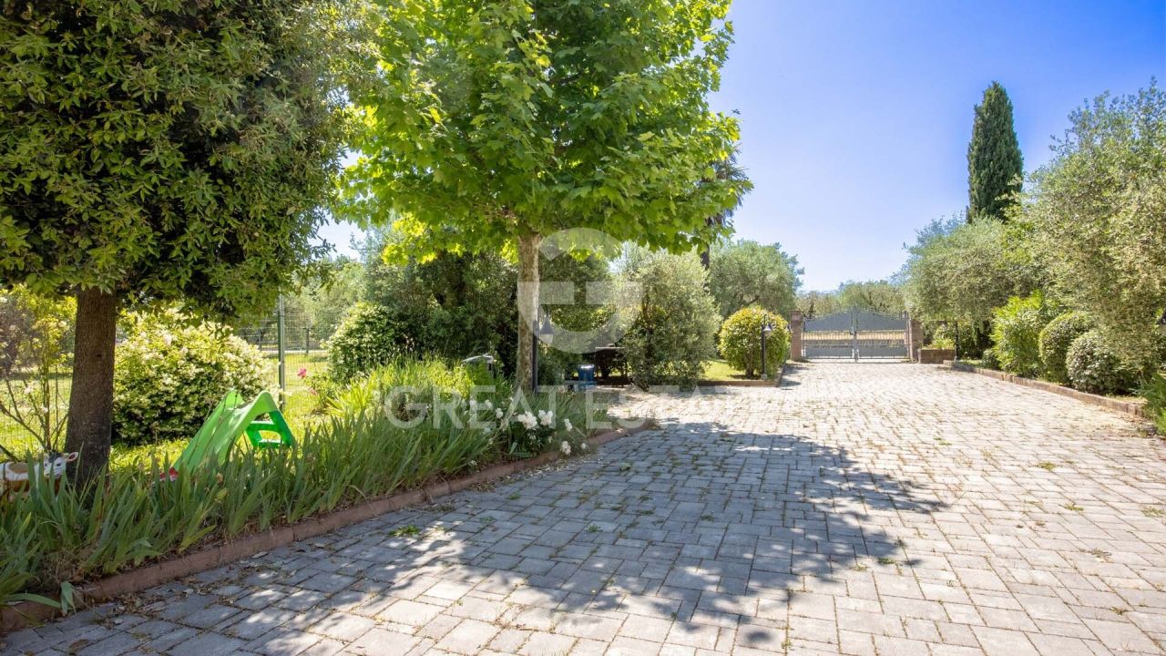 Villa in Castiglione del Lago, Italy, 300 m² - picture 10
