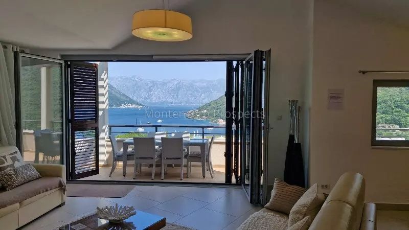 Apartamento en Morinj, Montenegro, 94 m² - imagen 1