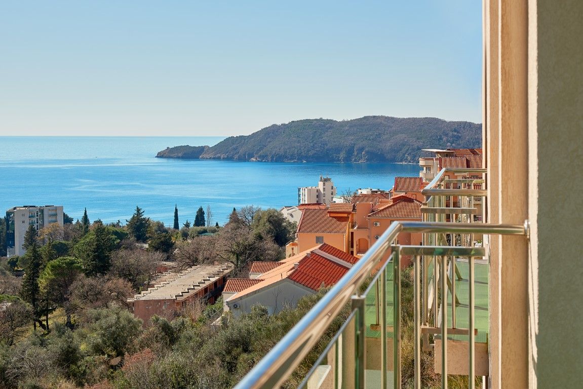 Piso en Becici, Montenegro, 85 m² - imagen 1