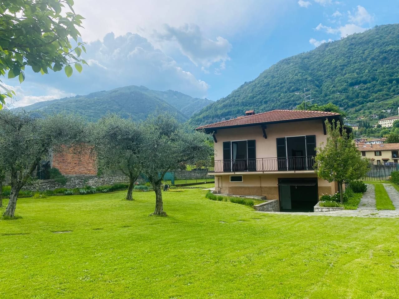 Villa à Tremezzo, Italie, 324 m² - image 1