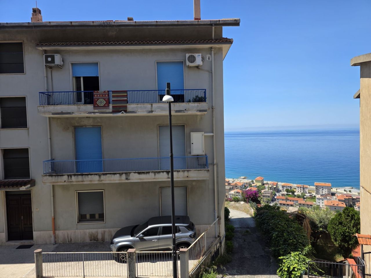 Oficina en Cetraro, Italia, 166 m² - imagen 1
