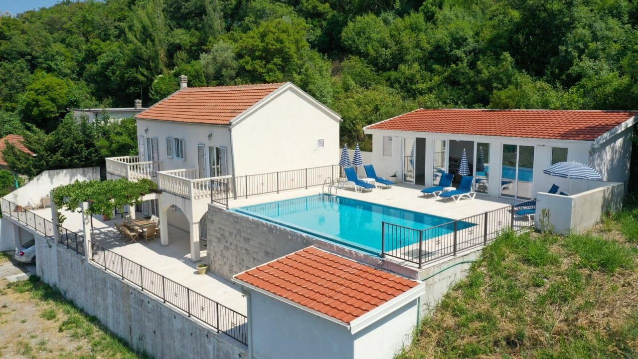 Haus in Budva, Montenegro, 123 m² - Foto 1