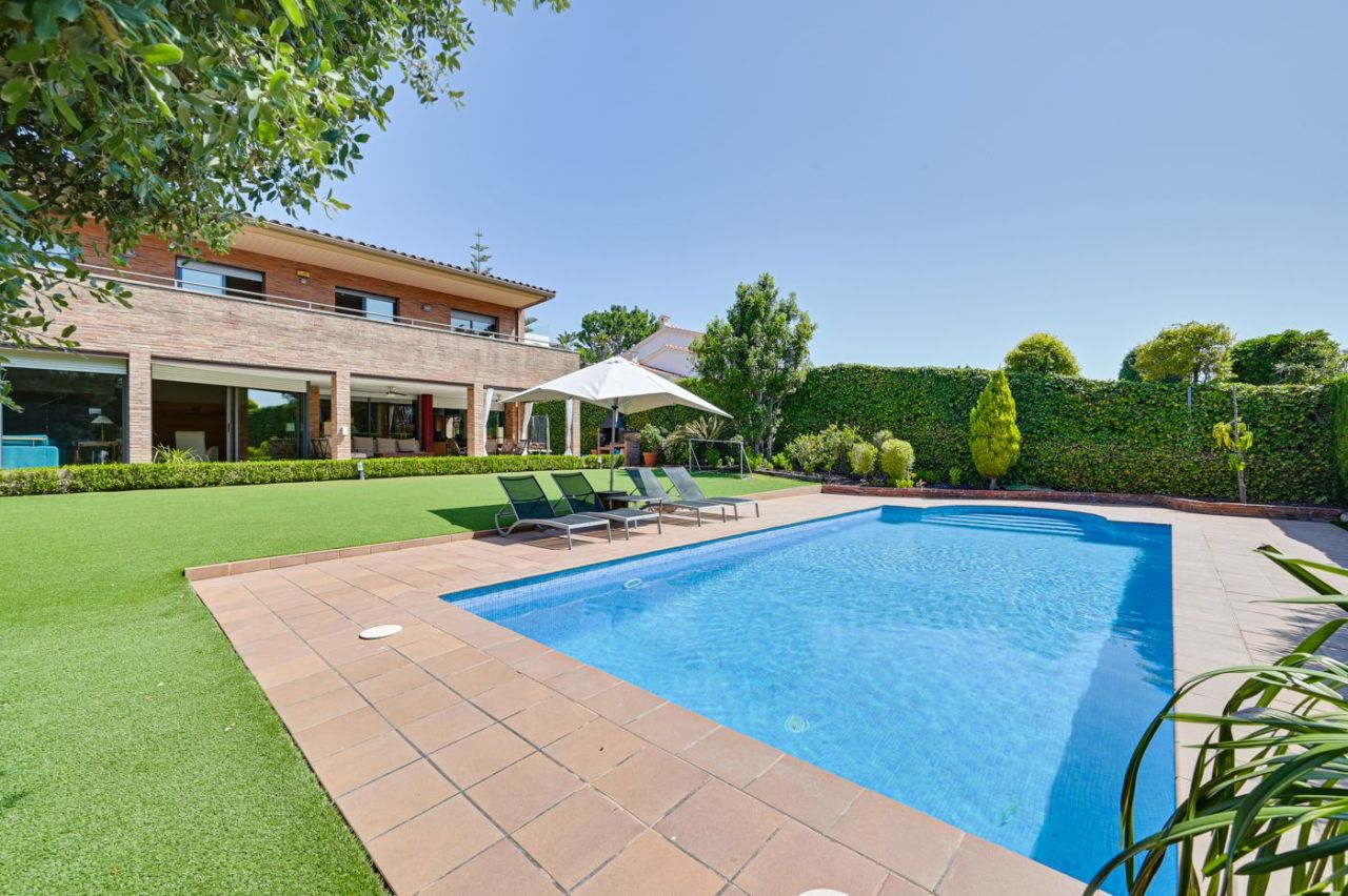House on Costa del Maresme, Spain, 586 m² - picture 1