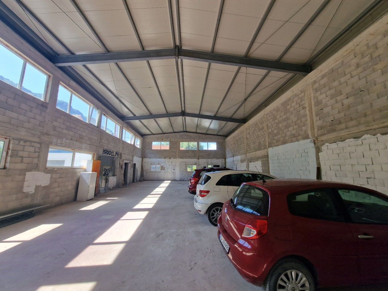Industrial en Kotor, Montenegro, 398 m² - imagen 1