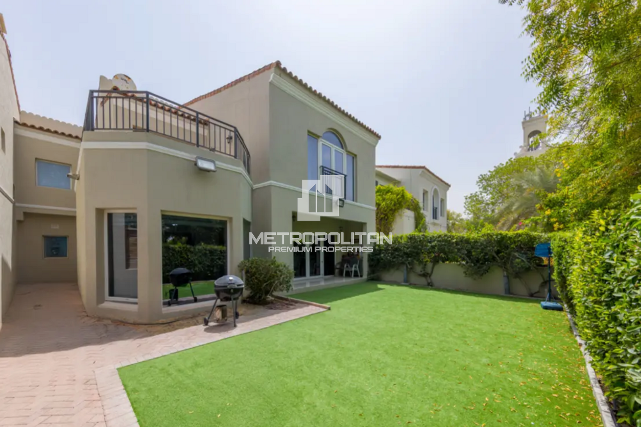Villa en Dubái, EAU, 454 m² - imagen 1