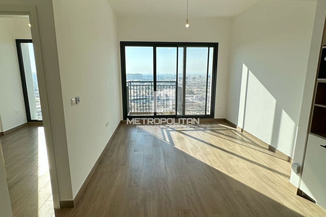 Apartment in Dubai, UAE, 45 m² - picture 1
