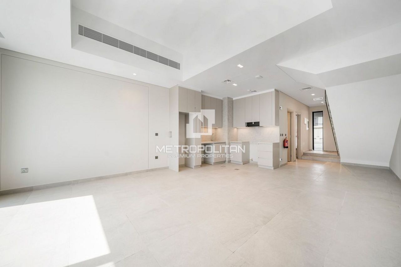Casa adosada en Dubái, EAU, 131 m² - imagen 1