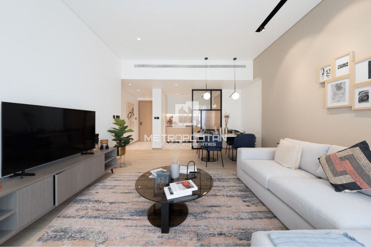 Apartment in Dubai, UAE, 62 m² - picture 1