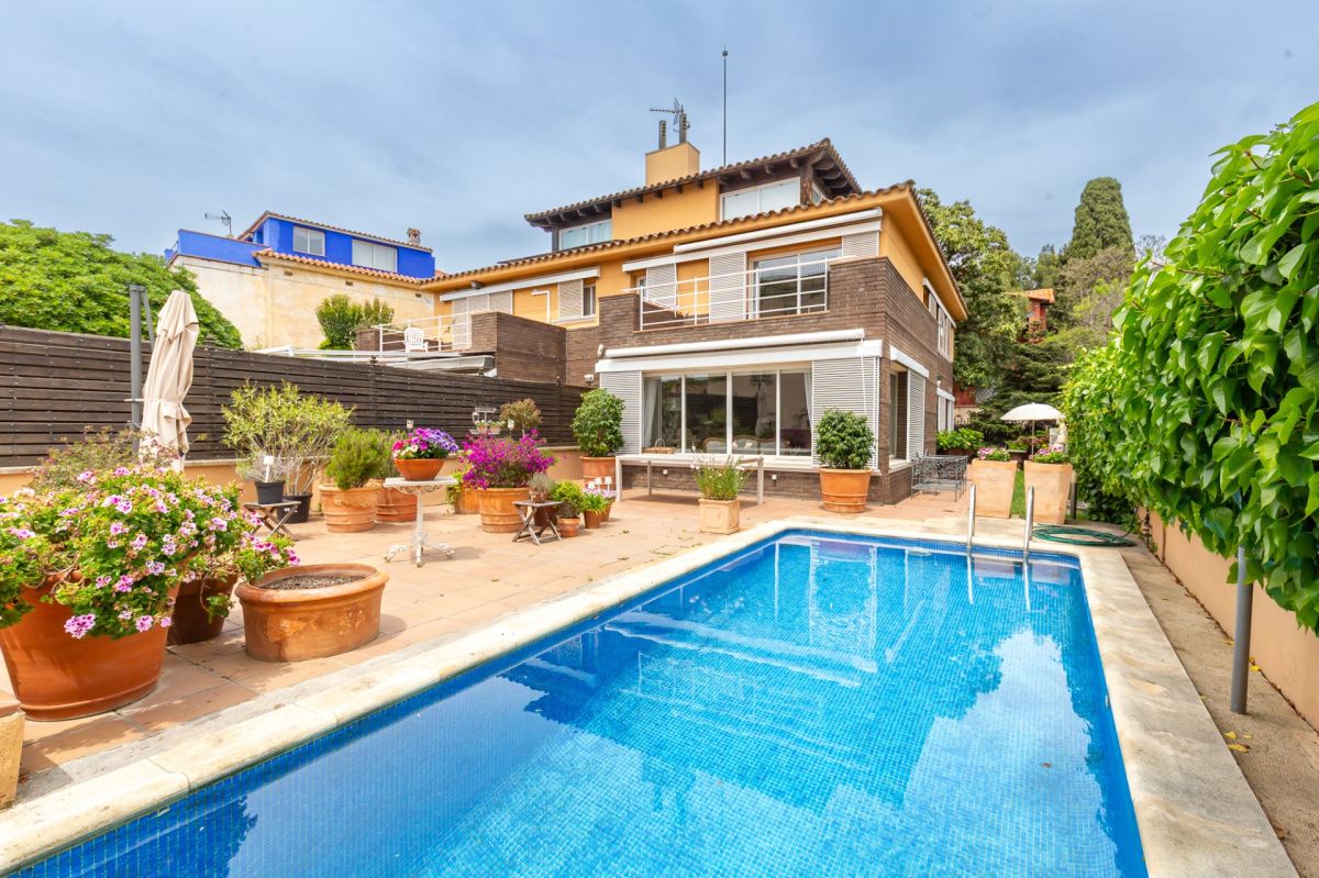 House in Barcelona, Spain, 270 m² - picture 1